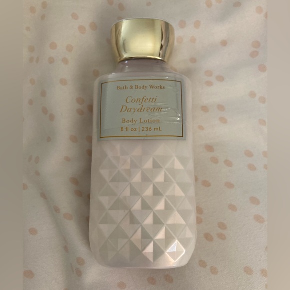Bath & Body Works Bath & Body Confetti Daydream Body Lotion Bath